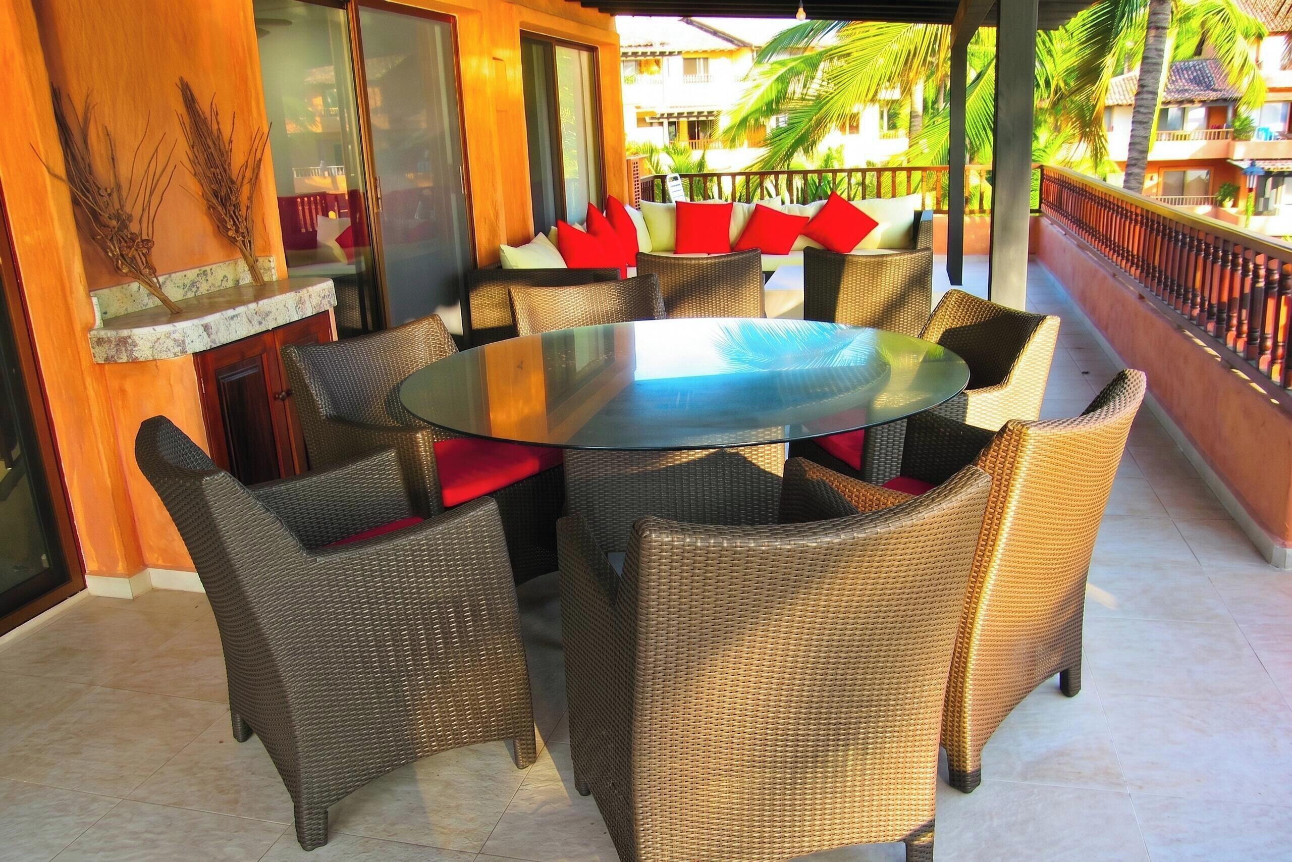 Habitación triple de lujo | Restaurante al aire libre
