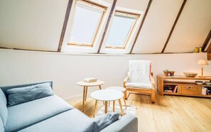 Living area - KerAlix: A cosy nest under the eaves (Bénodet)