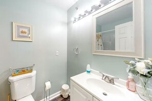 Bathroom - Awesome 2-bedroom condo with AC in welcoming Ocean City (Ocean City)