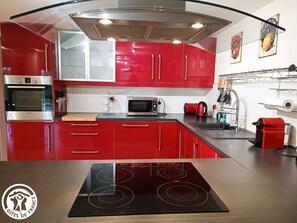 Private kitchen - Gîtes de France® - Beautiful view of the Lot River (PRAYSSAC)