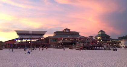 Sunny Getaway | Minutes To Beaches & Downtown
