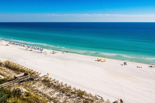Sunny Getaway | Minutes To Beaches & Downtown