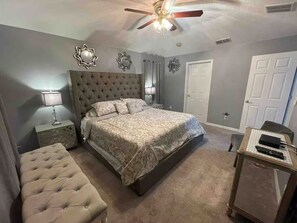 4 bedrooms, free WiFi, wheelchair access - Beautiful, clean and updated Home. (Davenport)