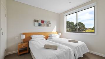 2 bedrooms, iron/ironing board, travel cot