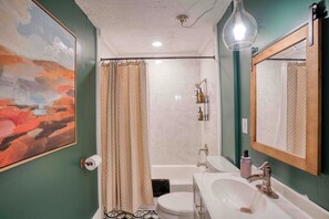 Bathroom - Castle Street Retreat - The Rustic Whiskey (Wilmington)