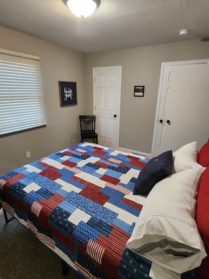 4 bedrooms, desk, iron/ironing board, travel crib