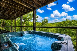 Outdoor spa tub - 🏔️ Hot Tub & Game Room | Mountain Views | Smokies (Sevierville)
