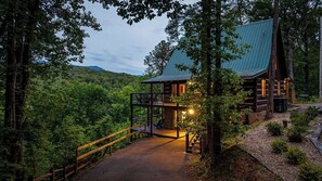 Exterior - 🏔️ Hot Tub & Game Room | Mountain Views | Smokies (Sevierville)
