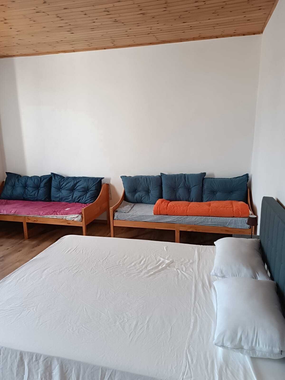 WiFi, bed sheets