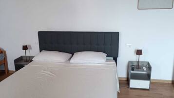 WiFi, bed sheets