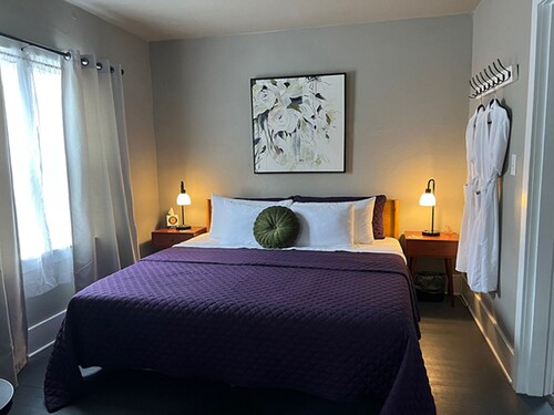 Suite, 2 King Beds, 1 Bath, Sleeps 4, Downtown Hermann at Lionheart Whiskey Co. a Missouri Distillery