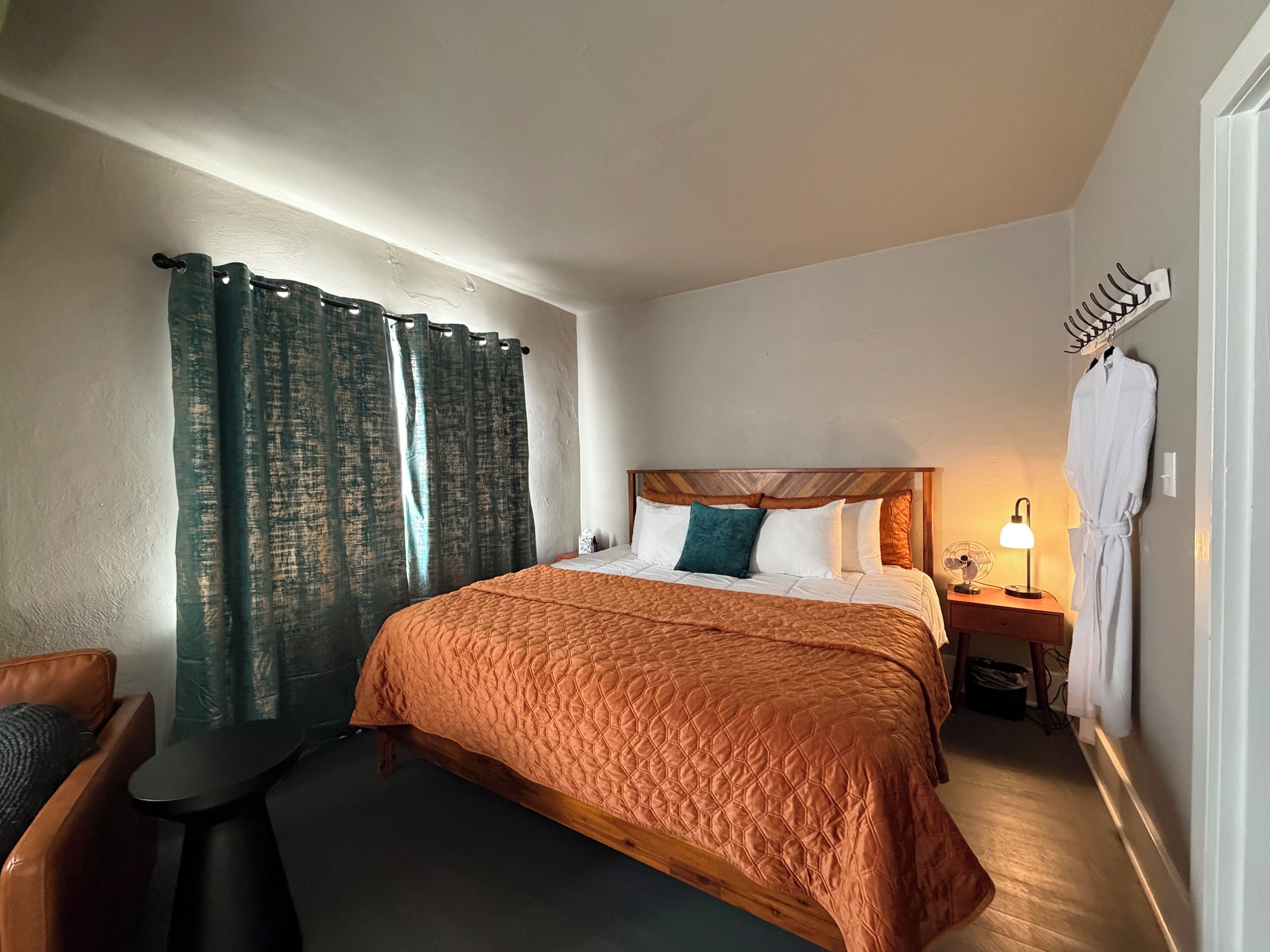 Free WiFi, bed sheets