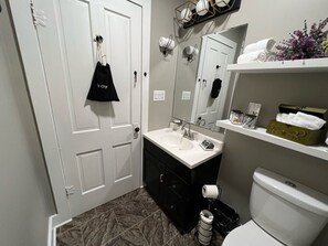 Shower, hair dryer, towels - Suite, 2 King Beds, 1 Bath, Sleeps 4, Downtown Hermann at Lionheart Whiskey Co. a Missouri Distillery (Hermann)