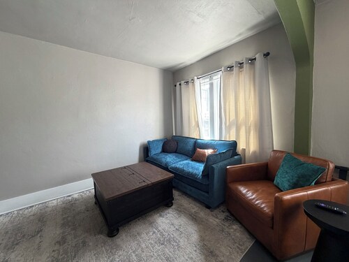 Suite, 2 King Beds, 1 Bath, Sleeps 4, Downtown Hermann at Lionheart Whiskey Co. a Missouri Distillery