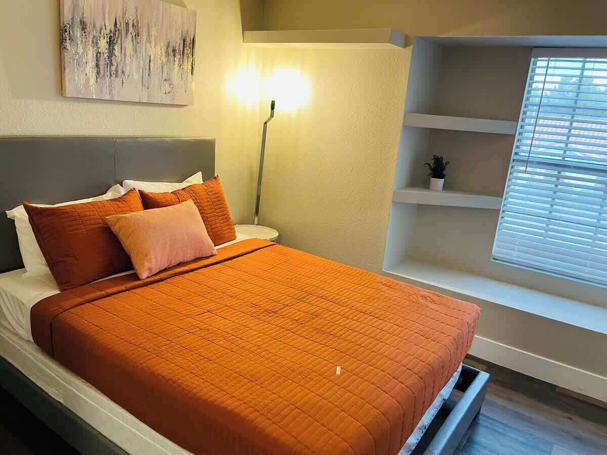3 chambres, fer et planche à repasser, Wi-Fi, draps fournis