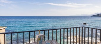 A Casa in Cala – Petit cocon vue mer à Erbalunga