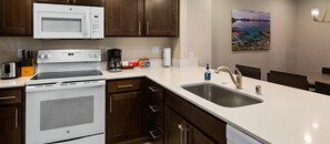 Private kitchen -  Winter Getaway • 2BR Condo • Sleeps 6 • Feb 4–11 2027 • Near Slopes & Casinos (Stateline)