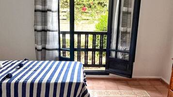 Iron/ironing board, internet, bed sheets