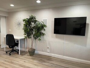 Interior - Charming & Chic: Your Stylish Oasis for a Month-Long Retreat (Henderson)