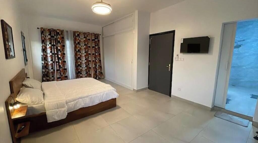 4 bedrooms, iron/ironing board, free WiFi, bed sheets