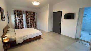 4 bedrooms, iron/ironing board, free WiFi, bed sheets