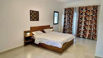 4 bedrooms, iron/ironing board, free WiFi, bed sheets
