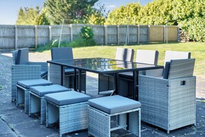 Outdoor dining - Converted Barn - Super King beds, Parking, WiFi (Hockwold cum Wilton)