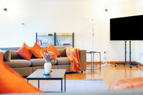 Blackdyke Barn | 7 bedroom house with garden | Hocwold, London