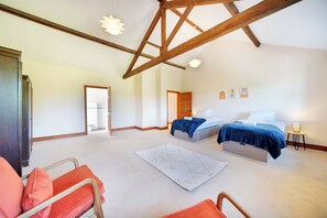 Iron/ironing board, WiFi, bed sheets - Converted Barn - Super King beds, Parking, WiFi (Hockwold cum Wilton)