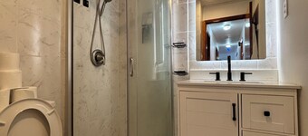 Central 3BR • 1 Min Walk to Logan Valley Mall