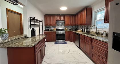 Central 3BR • 1 Min Walk to Logan Valley Mall