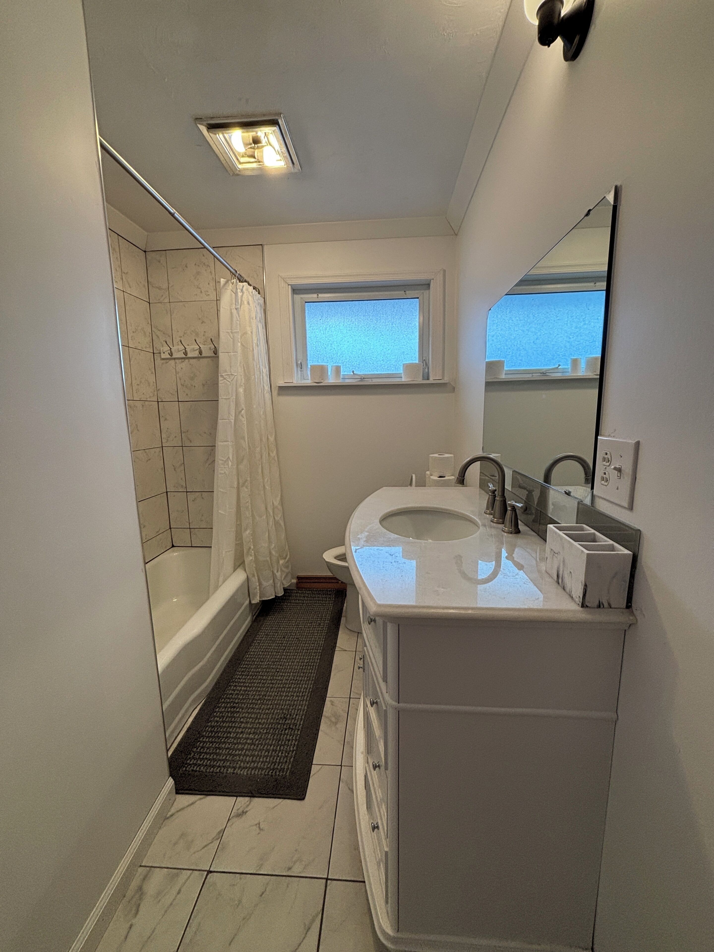 Shower, hair dryer, bidet, towels