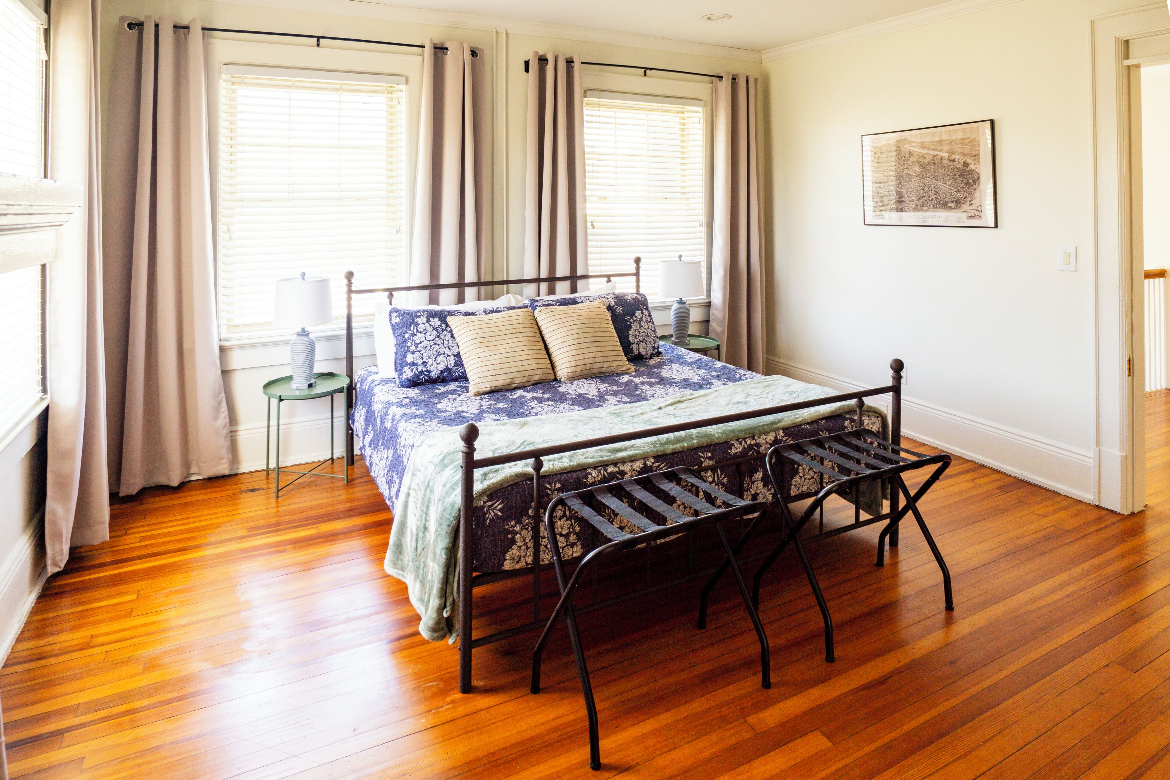 Iron/ironing board, travel cot, WiFi, bed sheets