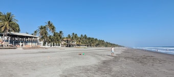 Brisa del Mar: 3BR Home w/ Private Pool - Walk to Beach & AC