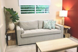 TV - Cozy 2 Br Apartment Steps from La Cerra (San Juan)