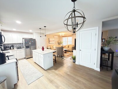 Private 3br & basement
3bth near Trail golf & Lake