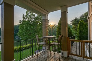 Property grounds - Paradise at Sunset Cove - Lakefront Getaway With Private Dock, Office, Firepit, Deck, & Pool Table (Moneta)