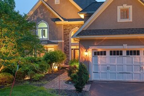 Exterior - Paradise at Sunset Cove - Lakefront Getaway With Private Dock, Office, Firepit, Deck, & Pool Table (Moneta)