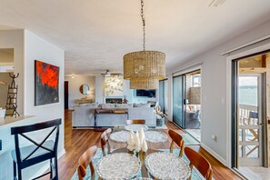 Apartment, Mehrere Betten, Terrasse (Another Tequila Sunrise) | Speisen