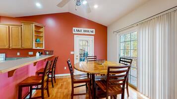 House, Multiple Beds (Briarcliff) | 4 bedrooms, individually decorated, individually furnished, bed sheets