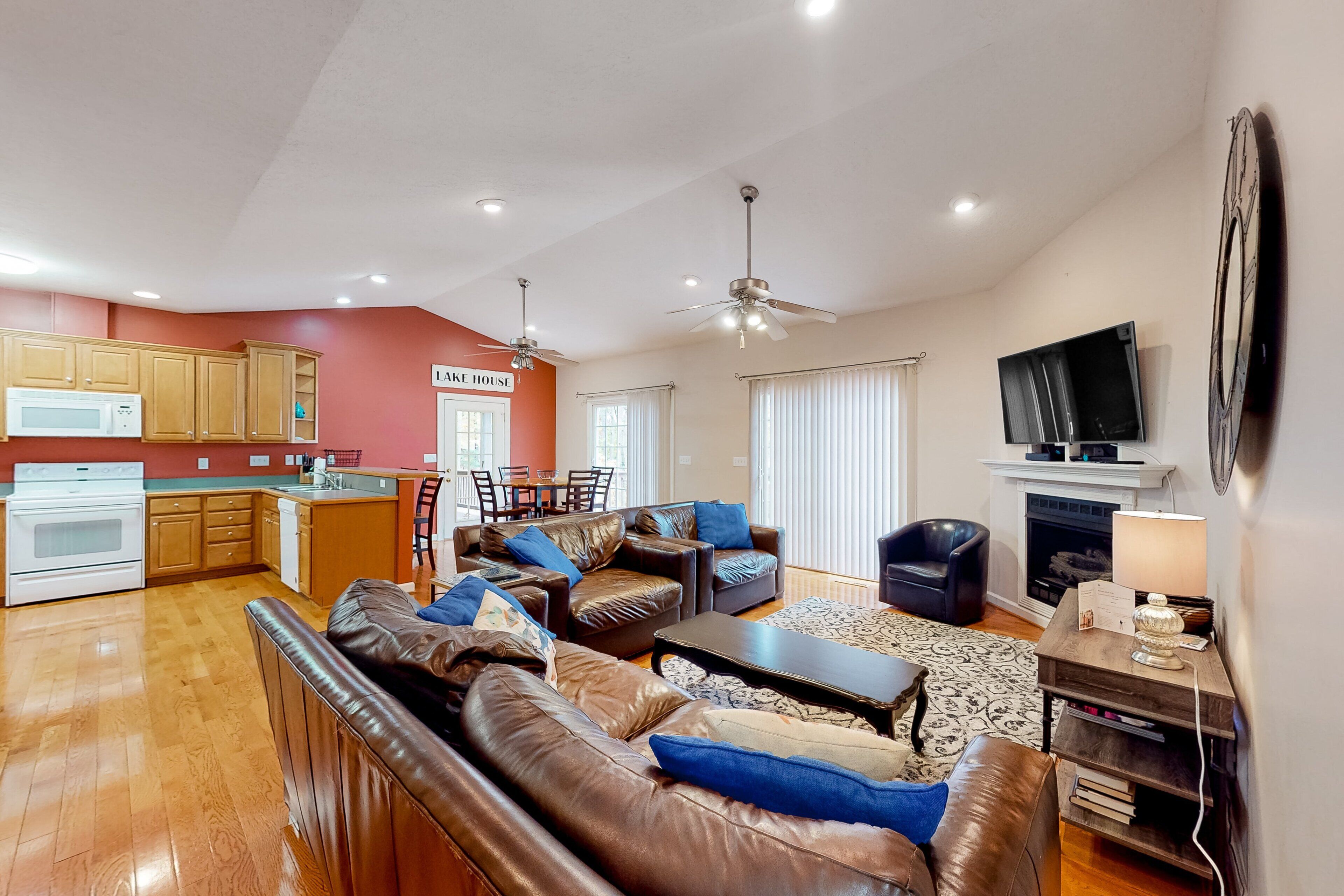 House, Multiple Beds (Briarcliff) | Living area