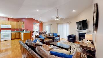 House, Multiple Beds (Briarcliff) | Living area