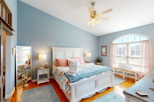 House, Multiple Beds, Jetted Tub, Mountain View (Lakeshore Glenn) | 3 bedrooms