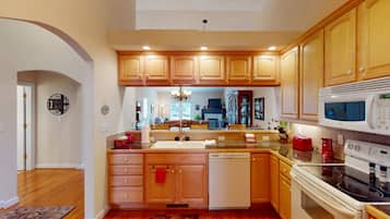 Rumah, Beberapa Tempat Tidur, pemandangan gunung (Lakeshore Glenn) | Dapur pribadi