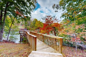 Property grounds - A Quiet Cove - Lakefront Home on Quiet Cove With Private Dock & Floater (Moneta)