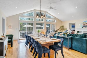 Casa, várias camas, banheira de imersão (Heron's Cove) | Opções para refeição