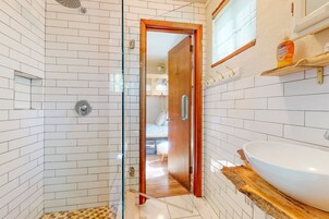 Cottage, Multiple Beds, Patio (Jewelbox Cottage) | Bathroom