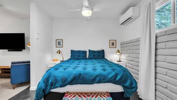 Travel crib, WiFi, bed sheets