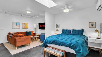 Travel crib, WiFi, bed sheets