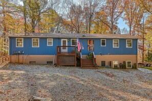 Exterior - SML Ski School - Pet Friendly Lake Lodge With Waterfront Deck, Firepit, & Game Room (Moneta)